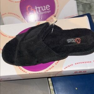 Baretraps Women's Black Slippers